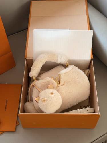 LV Capucines Bag 248 DB022 22cm