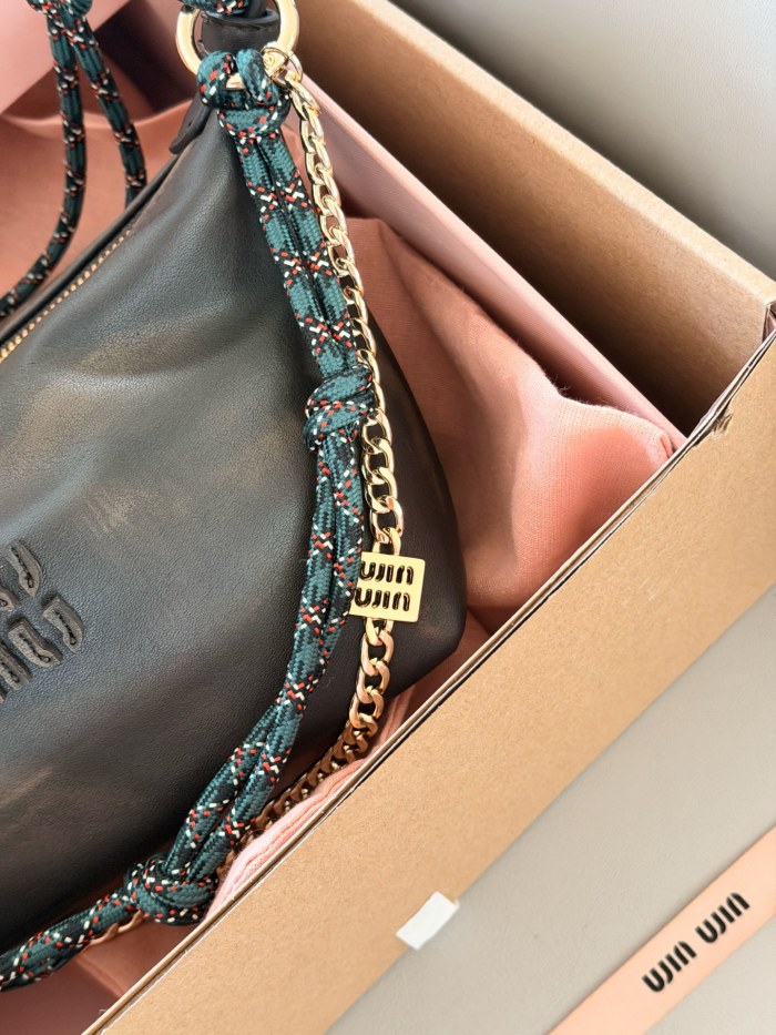 Miu Miu Shoulder Bag 022 DB522 18cm