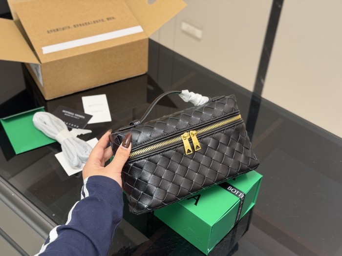 Bottega Veneta Handbag 009 DB022 23cm