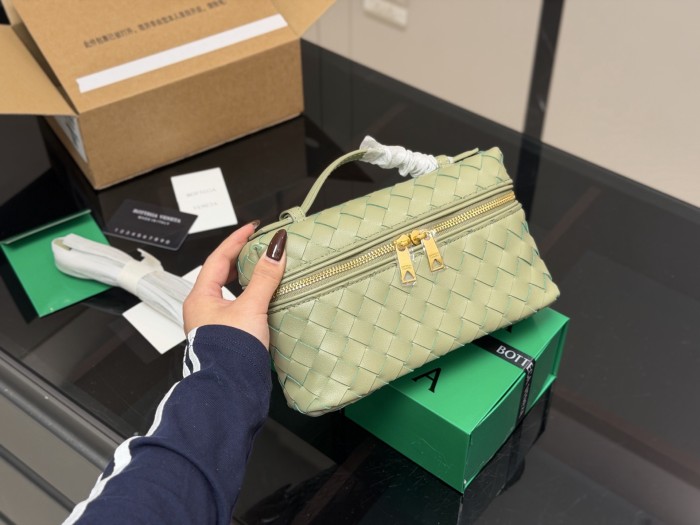 Bottega Veneta Handbag 009 DB022 23cm