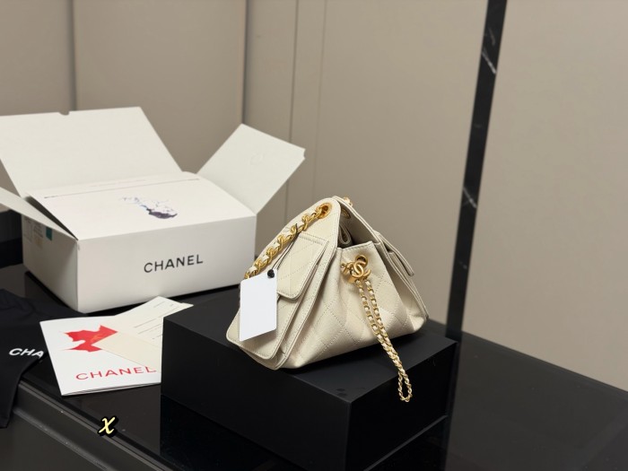 Chanel Bucket Bag 092 DB552 22cm