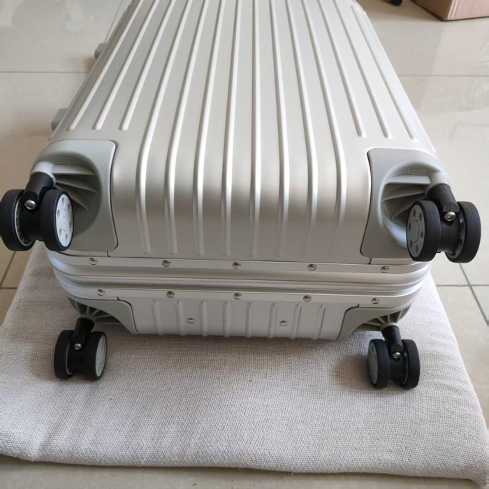 Rimowa Distinct Trolley luggage HL007 21 inches