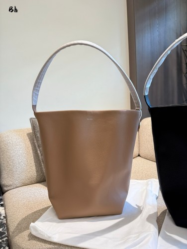 The row Bucket Bag 011 DB071 21cm