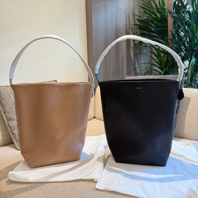 The row Bucket Bag 011 DB071 21cm