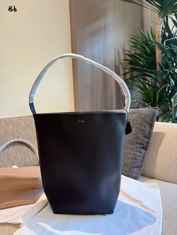 The row Bucket Bag 011 DB071 21cm