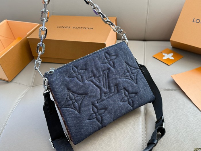LV Coussin Bag 262 DB532 27cm