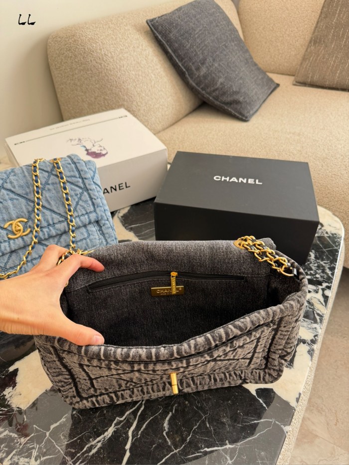 Chanel Shoulder Bag 098 DB022 30cm