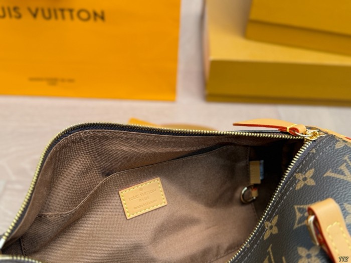 LV Shoulder Bag 276 DB091 30cm