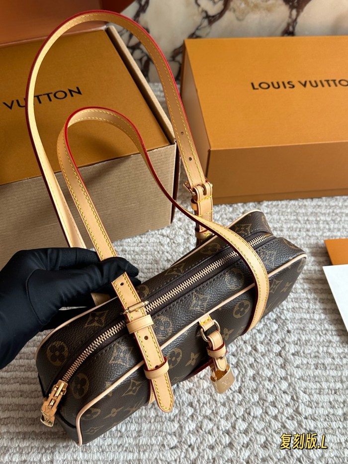 LV Hangon Bag 280 DB091 26cm