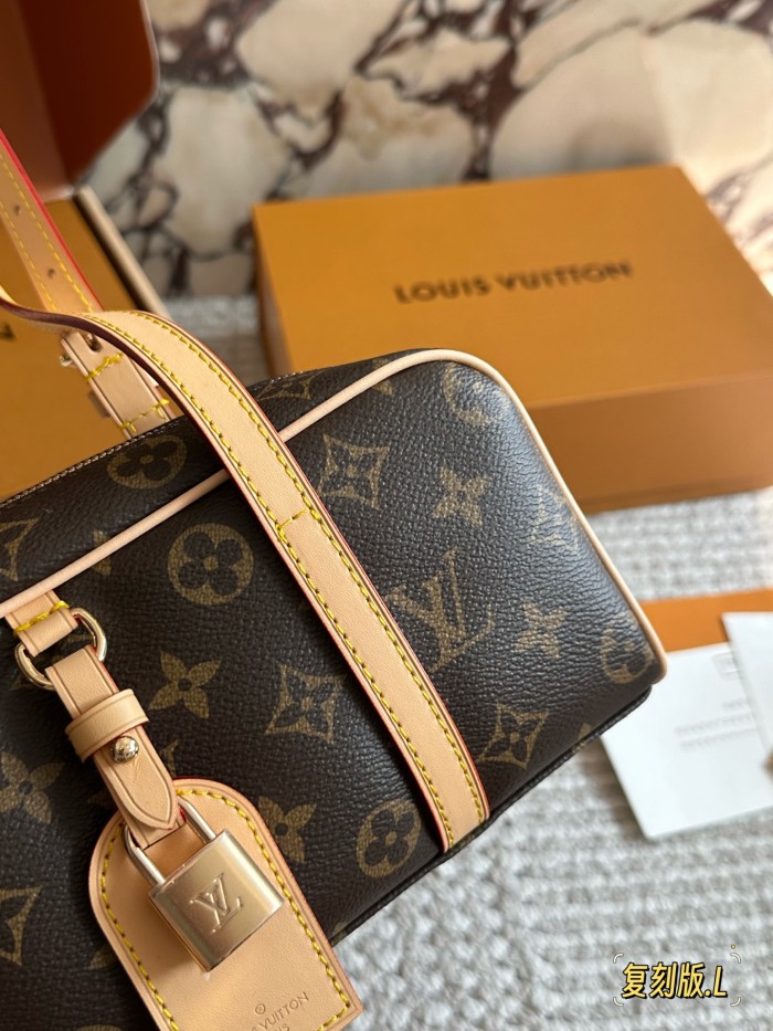 LV Hangon Bag 280 DB091 26cm