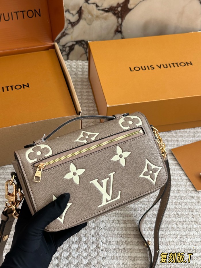 LV Pochette Métis East West Bag 285 DB572 21cm