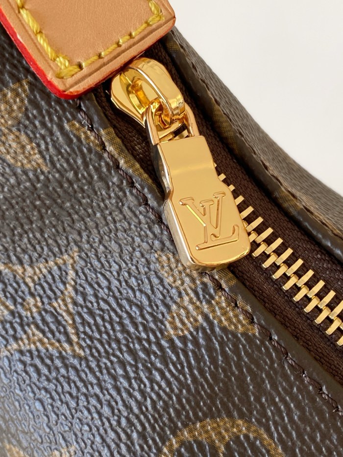 LV Hills Pochette Bag M27509 XYMC063 18.5cm