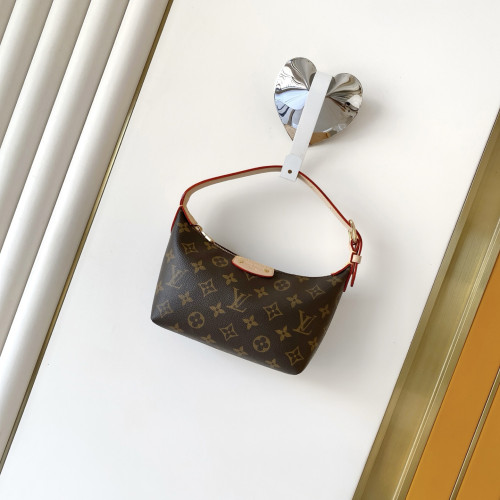 LV Hills Pochette Bag M27509 XYMC063 18.5cm