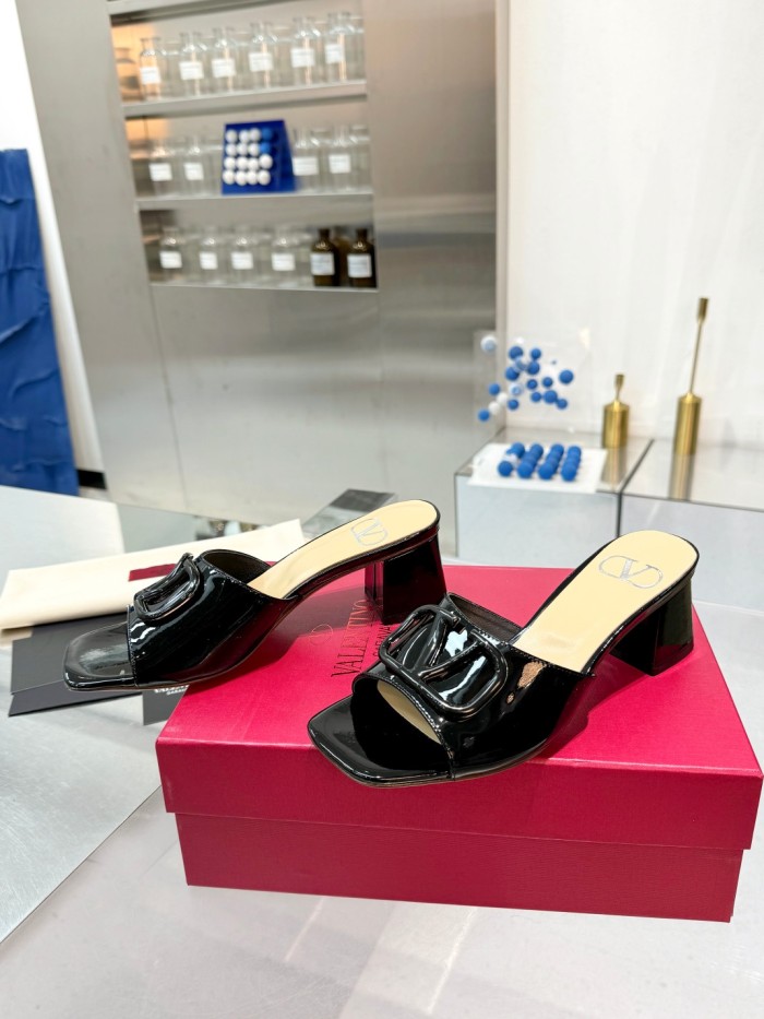 Valentino shoes 033 XM072