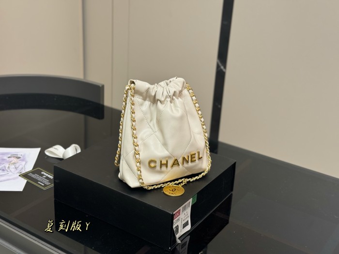 Chanel Shoulder Bag 115 DB081 20cm