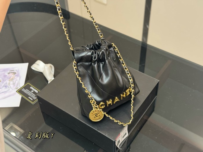 Chanel Shoulder Bag 115 DB081 20cm