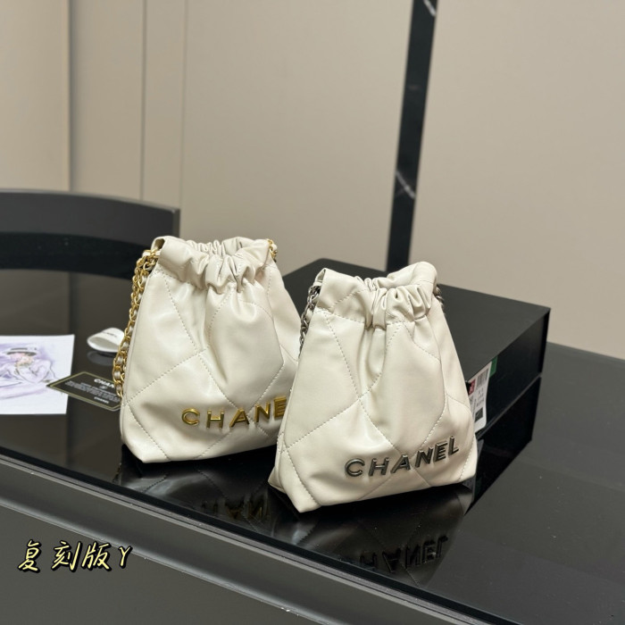 Chanel Shoulder Bag 115 DB081 20cm