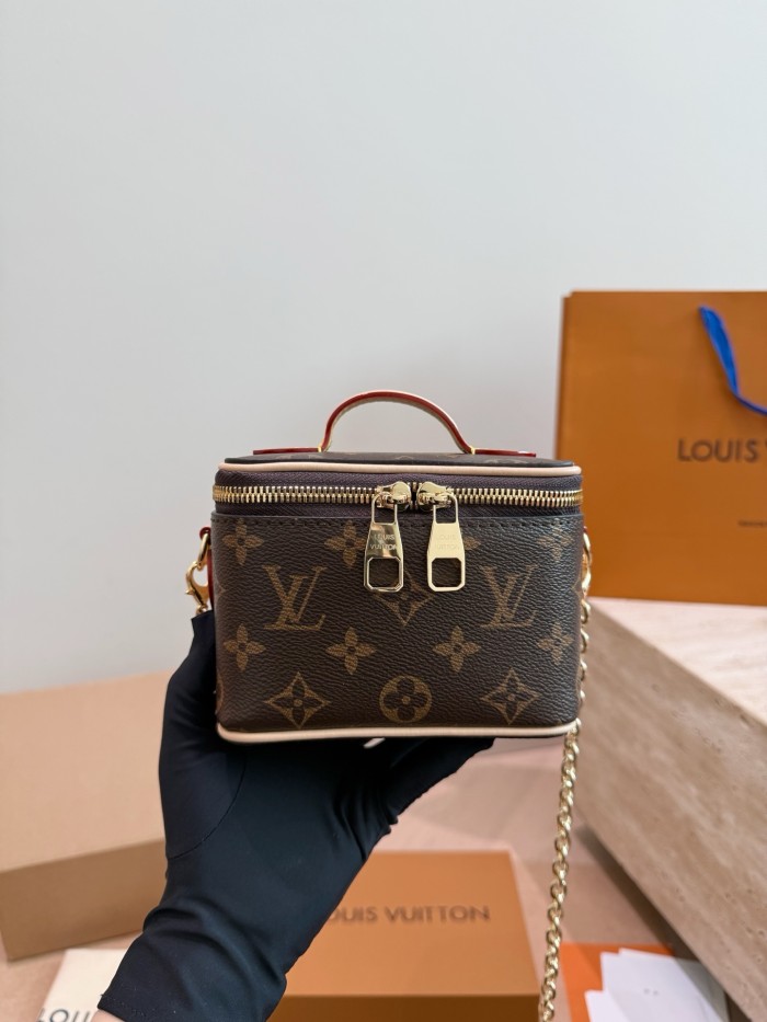LV Vanity Pouch Bag 305 DB012 14cm