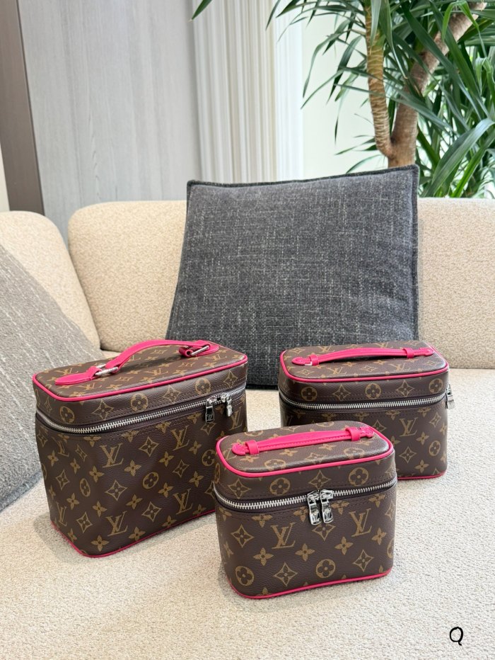 LV Vanity Pouch Bag 306 DB541 16-23cm