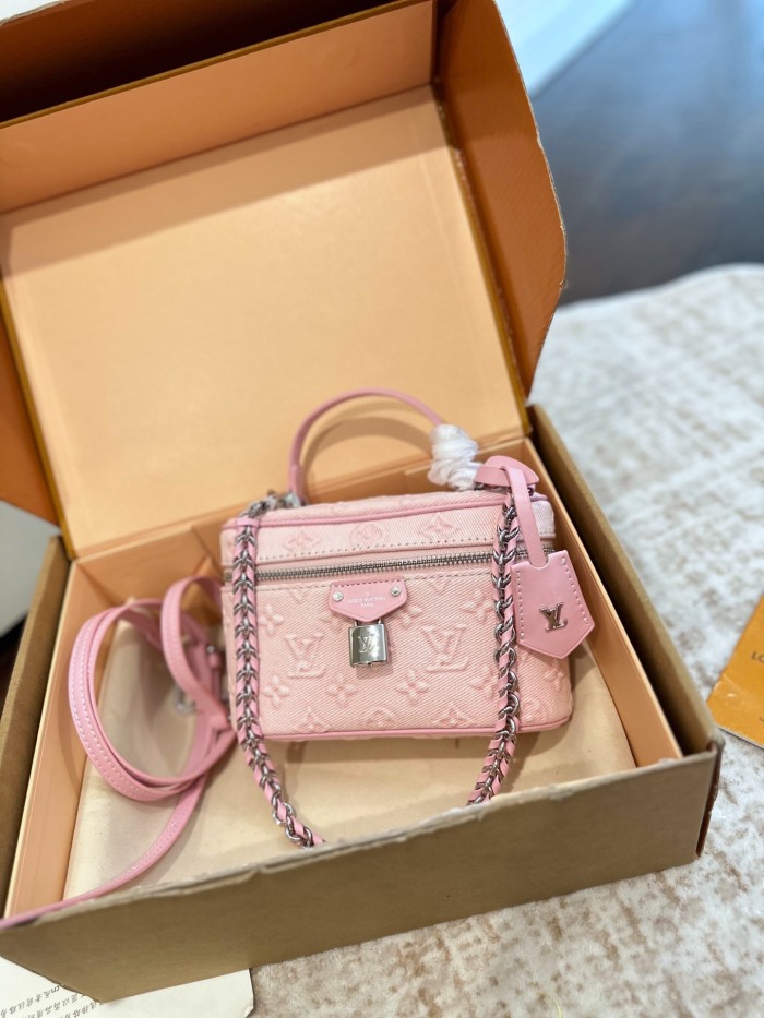 LV Vanity Pouch Bag 317 DB502 18cm