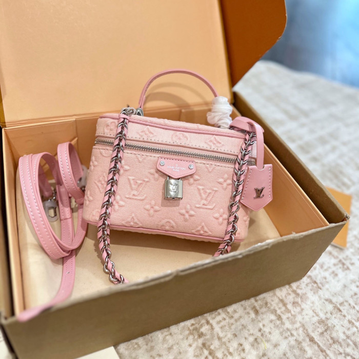 LV Vanity Pouch Bag 317 DB502 18cm