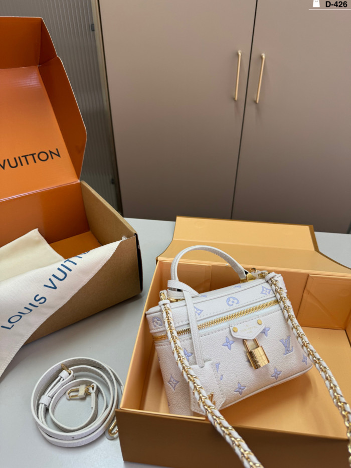 LV Vanity Pouch Bag 320 DB581 19cm