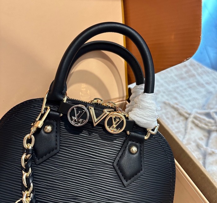 LV Nano Alma Bag 324 DB581 20cm