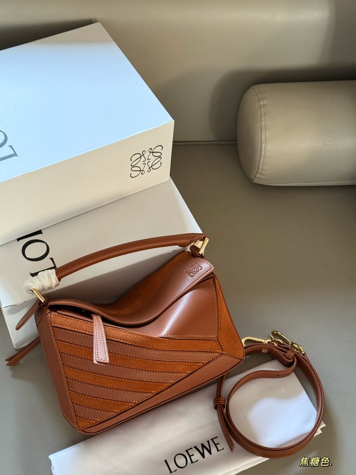 LOEWE Puzzle  DB582 25CM