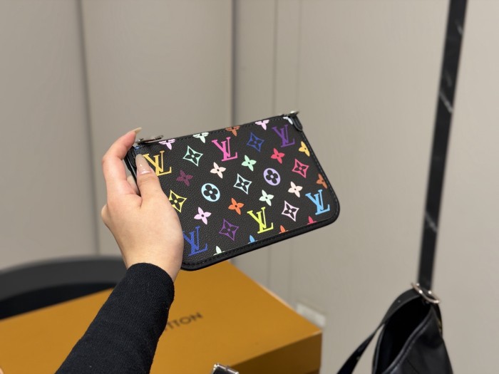 LV CarryAll Bag 04 DB552 42*30cm