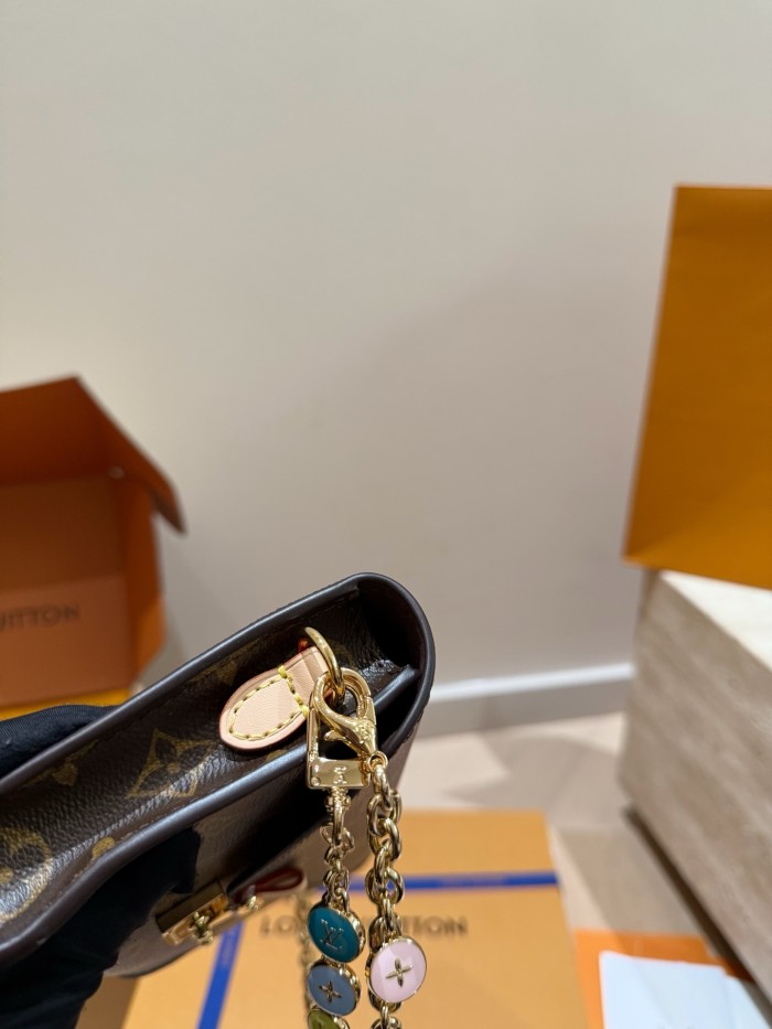 LV Pouch Metis Chain Bag