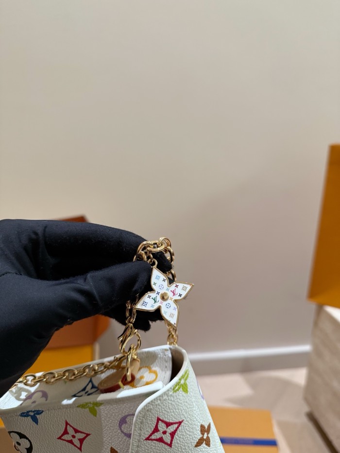 LV Pouch Metis Chain Bag