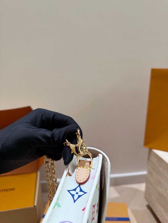 LV Pouch Metis Chain Bag