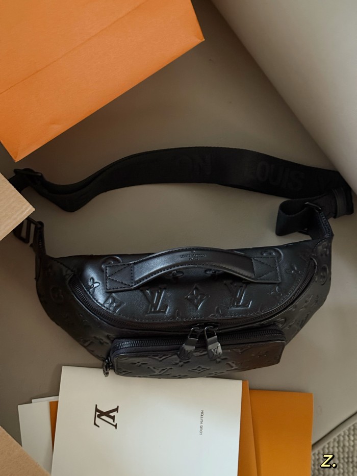 LV Bumbag 328 DB032 30cm