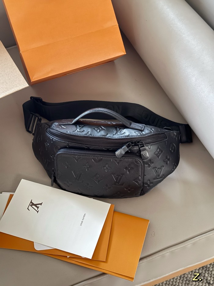 LV Bumbag 328 DB032 30cm