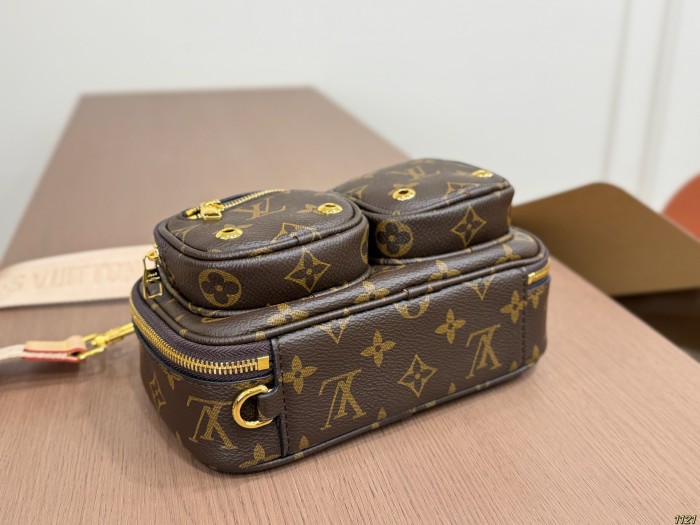 LV Shoulder Bag 332 DB022 19cm
