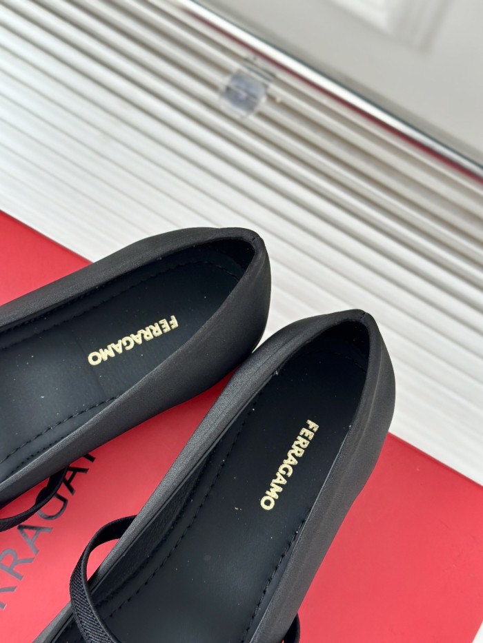 Ferragamo Shoes 024 HL072