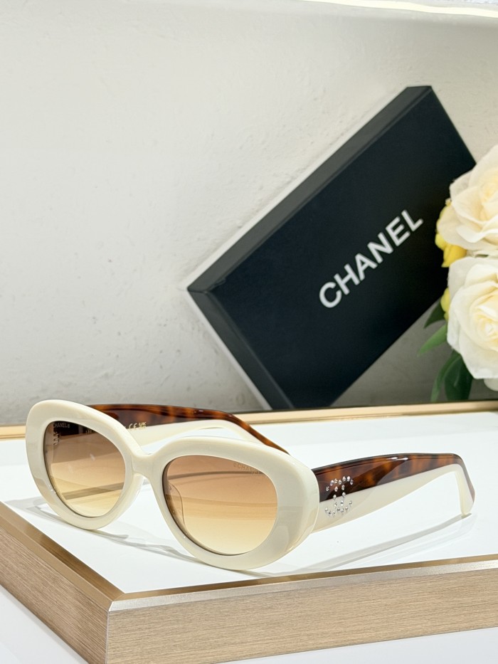 Chanel Sunglasses CH5562B