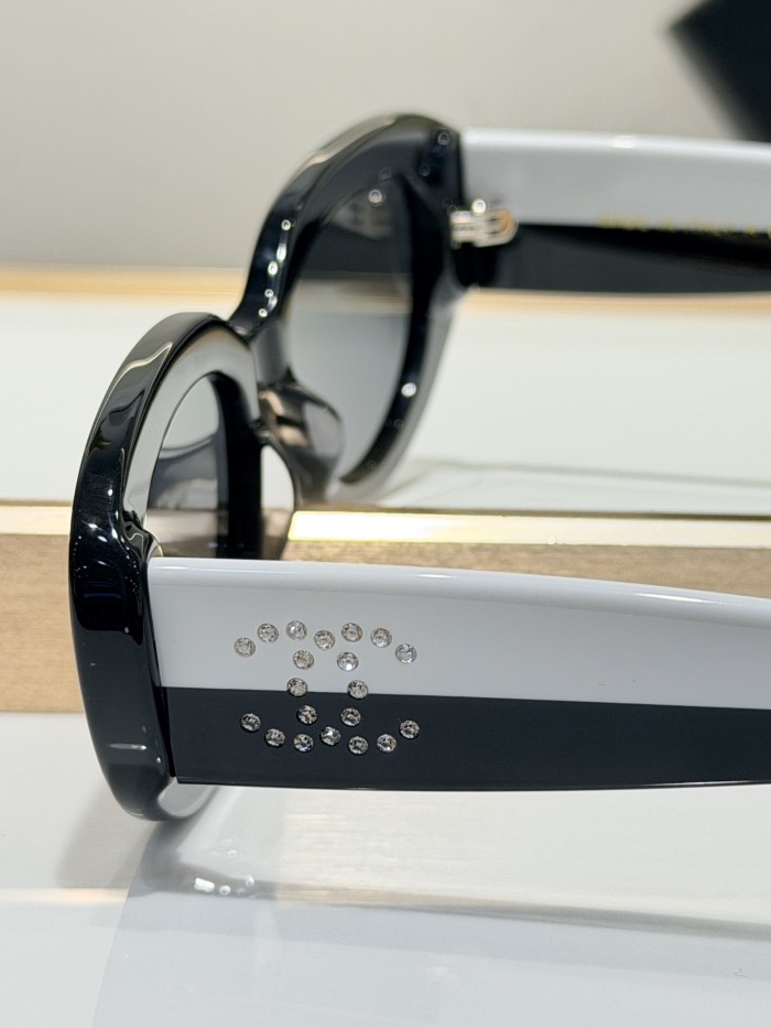 Chanel Sunglasses CH5562B