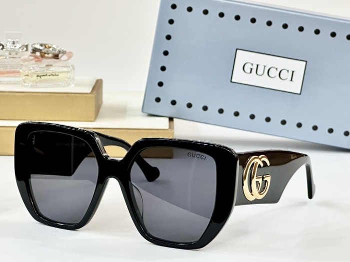 Gucci Sunglasses GG0956
