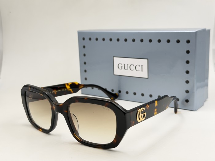 Gucci Sunglasses GG1553