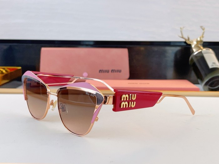 Miu Miu Sunglasses MU136