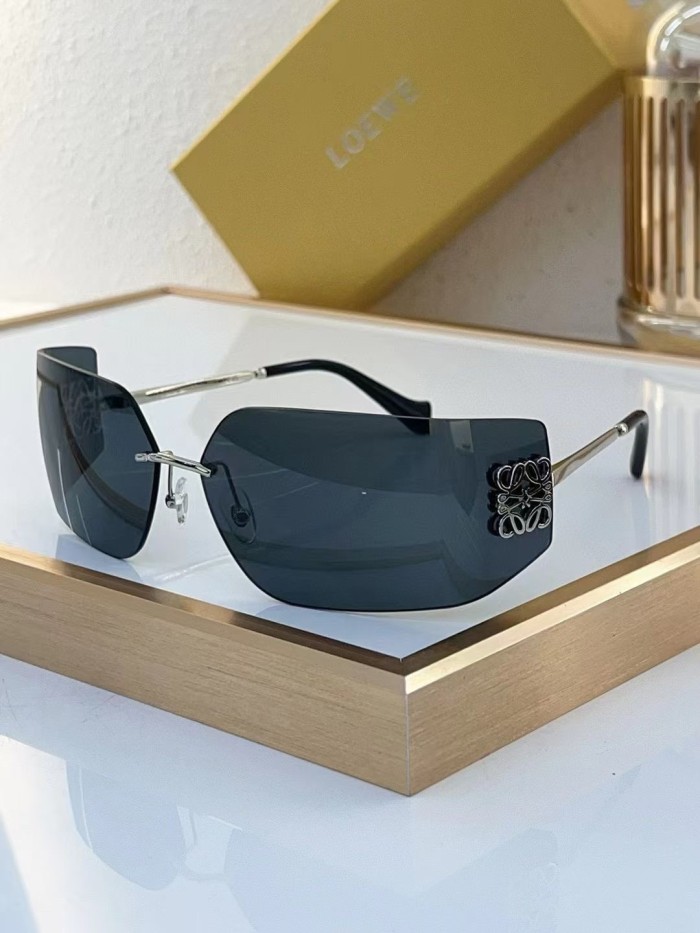Loewe Sunglasses LW40135U