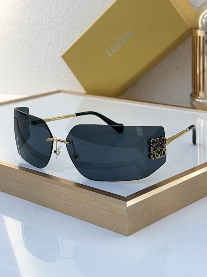 Loewe Sunglasses LW40135U
