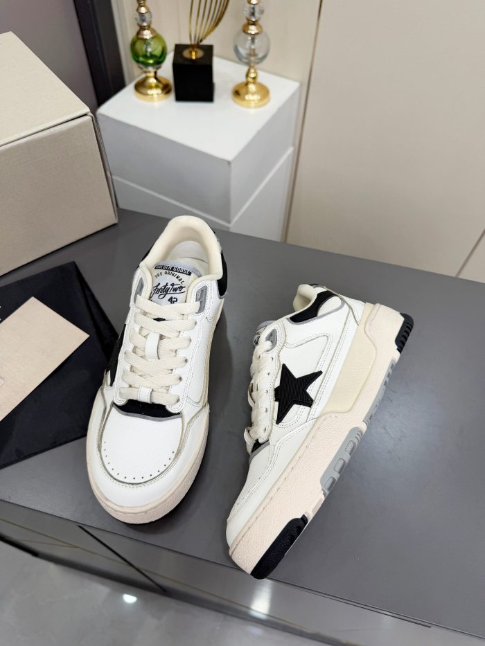 Golden Goose shoes 013 HL023