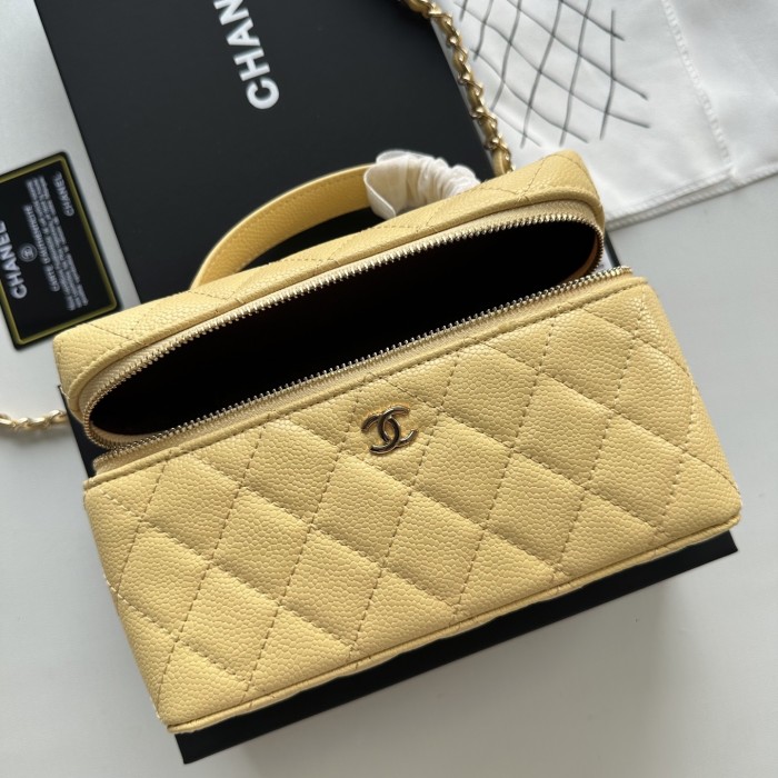 Chanel Shoulder Bag 007 LM041 19cm