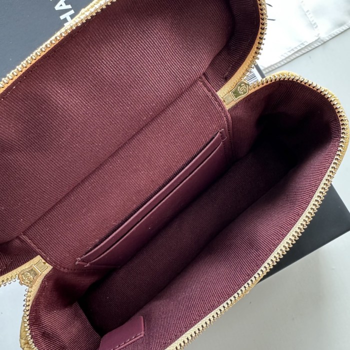 Chanel Shoulder Bag 007 LM041 19cm