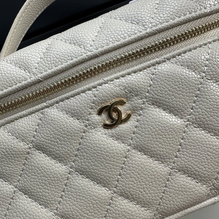 Chanel Shoulder Bag 007 LM041 19cm