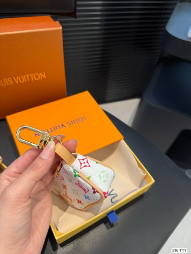 LV Keychains 017 DB541