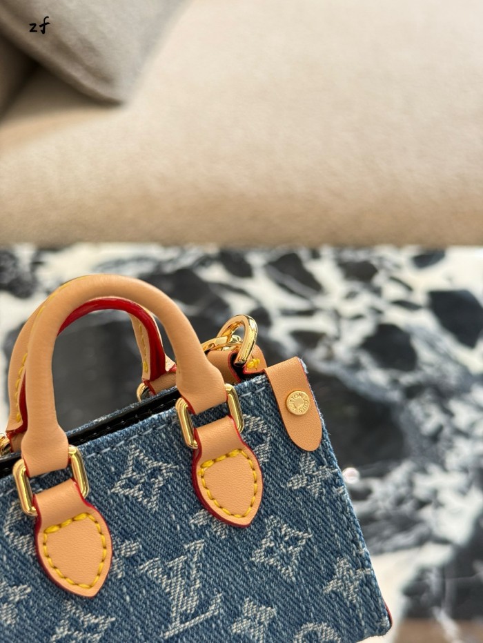 LV Keychains 018 DB051