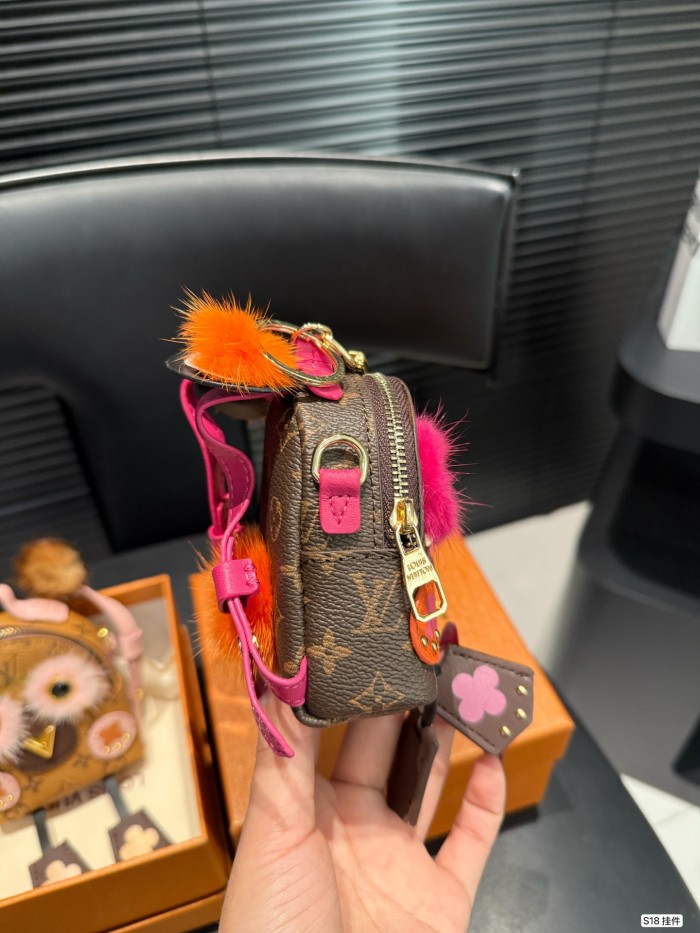 LV Keychains 007 DB551